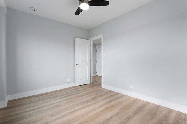 Building Photo - 6026 N Winthrop Ave