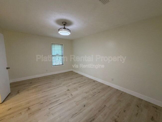 Building Photo - 906 Country Park Dr