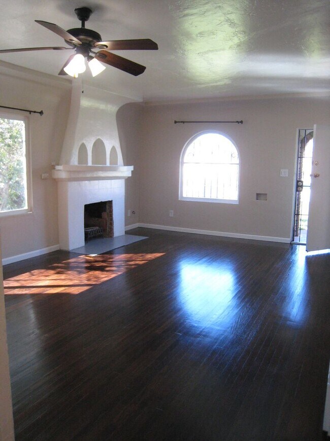 Building Photo - 4220