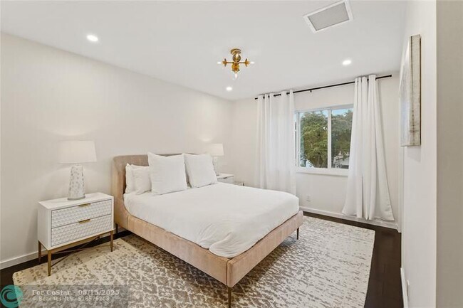 Building Photo - 325 Seven Isles Dr