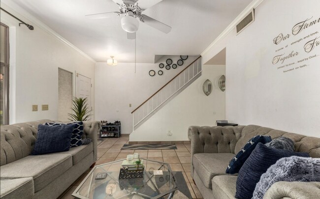 Building Photo - Townes at South Park