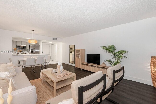 Building Photo - 2301 Collins Ave