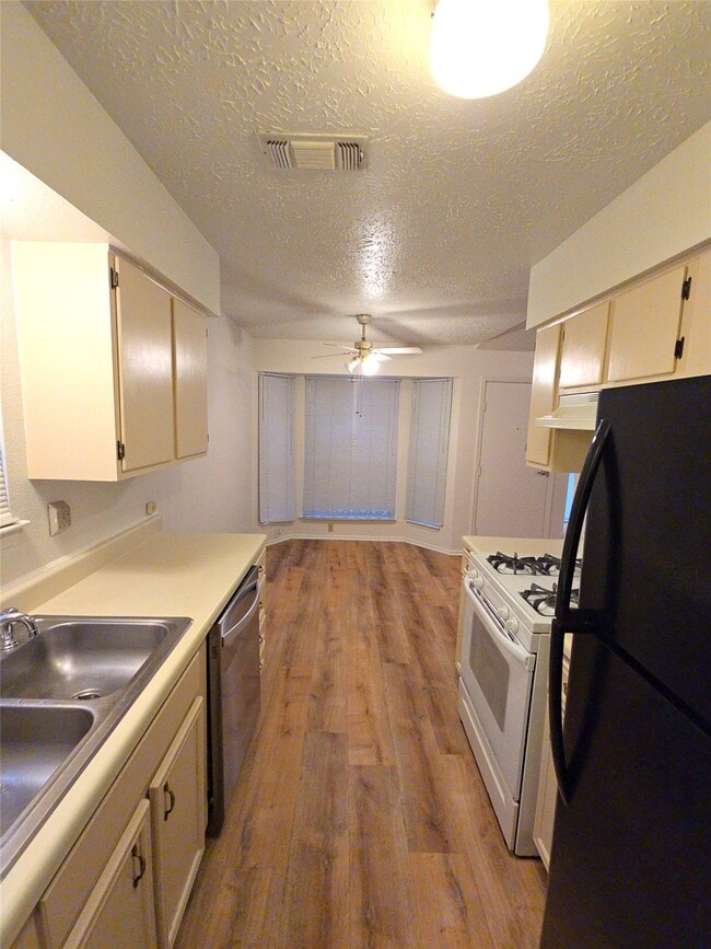 Building Photo - 10906 Maple Rock Dr