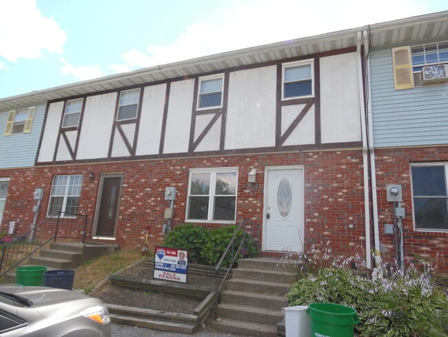 Primary Photo - 3BR Townhome - Northampton School District