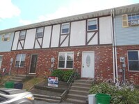 Building Photo - 3BR Townhome - Northampton School District
