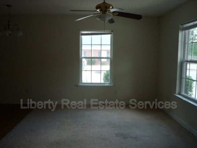 Building Photo - 1113 Kelly Dr