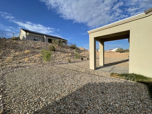 Building Photo - 2265 E Robby