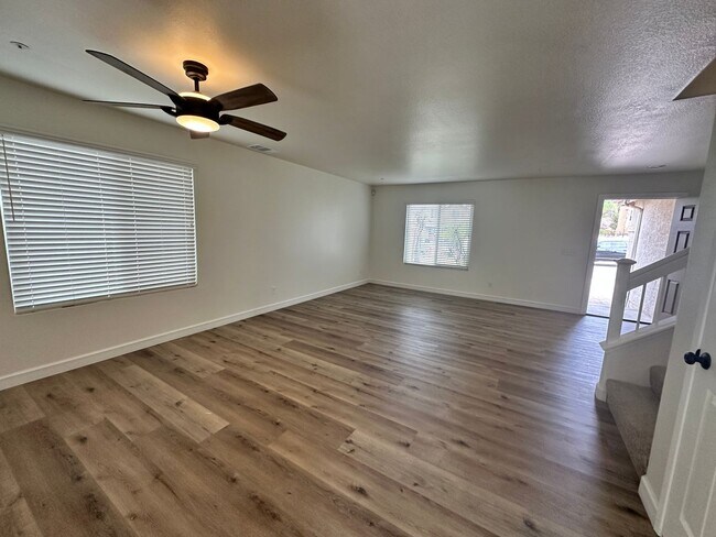 Building Photo - A stunning 4-bedroom haven, fully renovate...