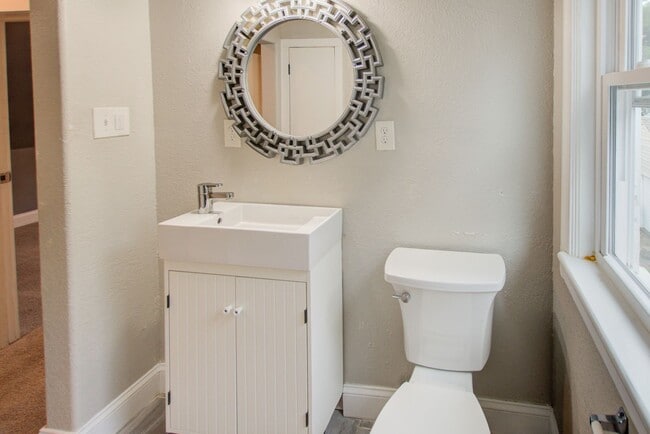 Building Photo - 3 Bed, 2.5 Bath Home in Port Norfolk