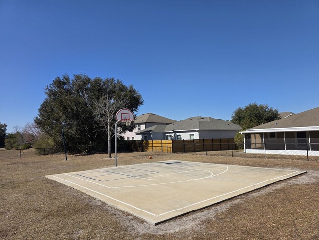 Building Photo - FOR RENT in Newberry 4 Bed, 2 bath corner home