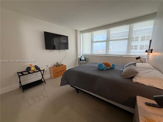 Building Photo - 2030 S Ocean Dr