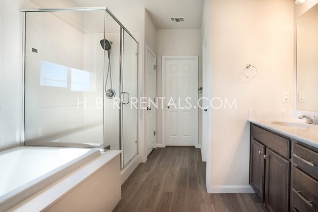 Building Photo - 312 E Liverno Ave