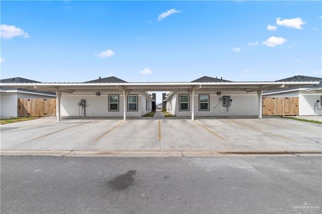 Building Photo - 17 N 33rd Ln