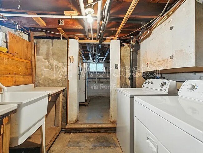 Building Photo - 178 Massasoit Rd