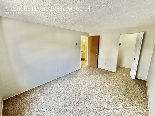 Building Photo - 307 N School Pl