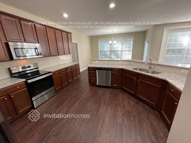 Building Photo - 12231 Fullerton Ct