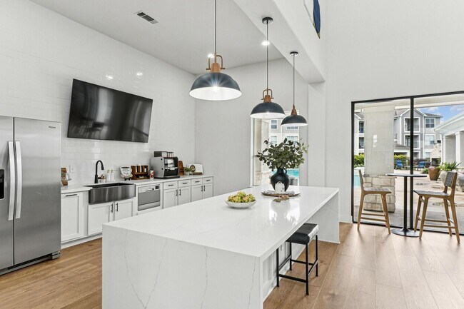 Building Photo - 14807 Woodland Hills Dr