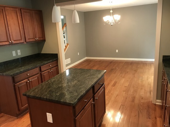 Building Photo - 541 Sweetbriar St