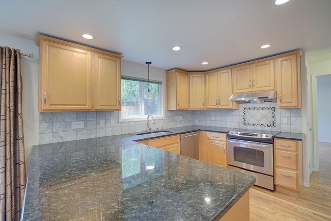 Building Photo - 3bd/1.5ba Mercer Island Home