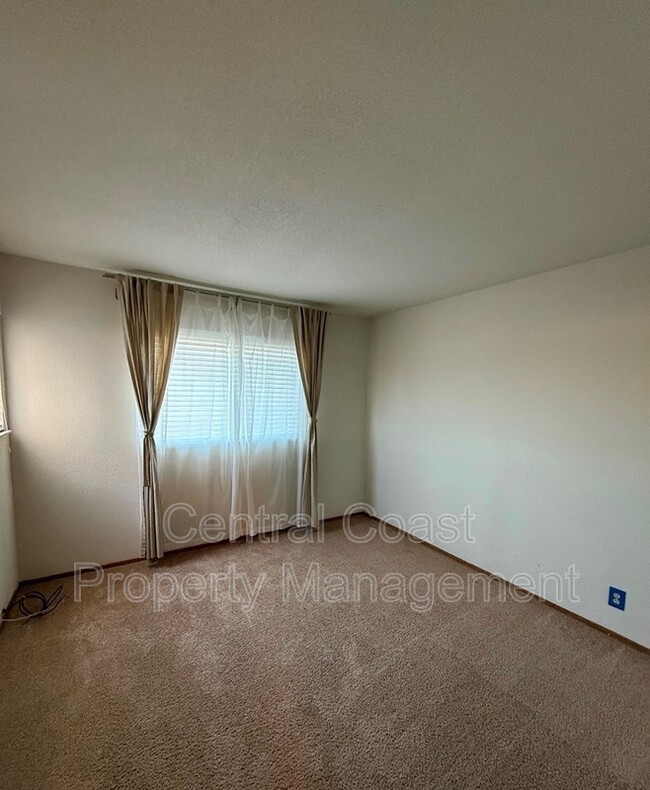 Building Photo - 161 Pebble Pl