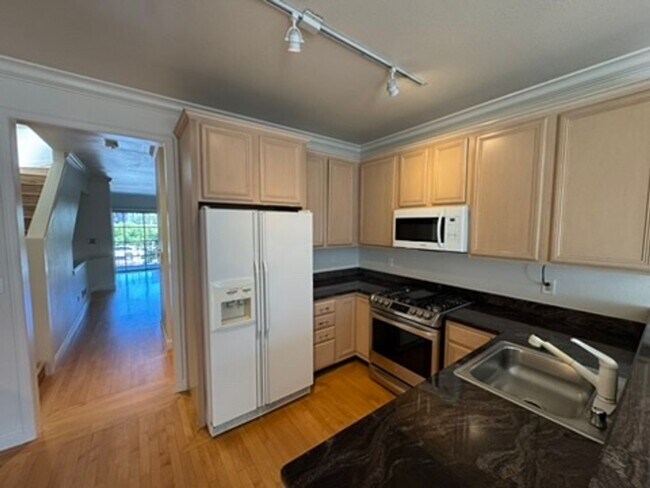 Building Photo - 280 Portola Dr