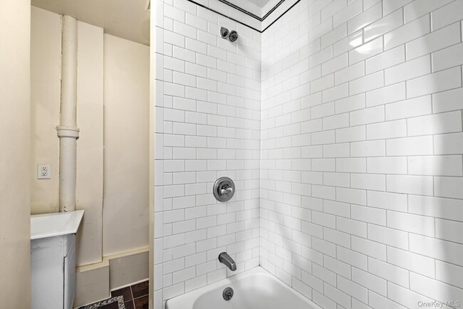 Building Photo - 506 Piermont Ave