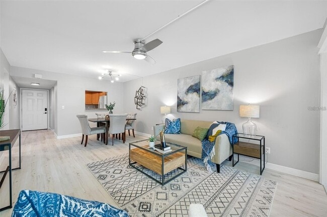 Building Photo - 1100 E Bay Dr