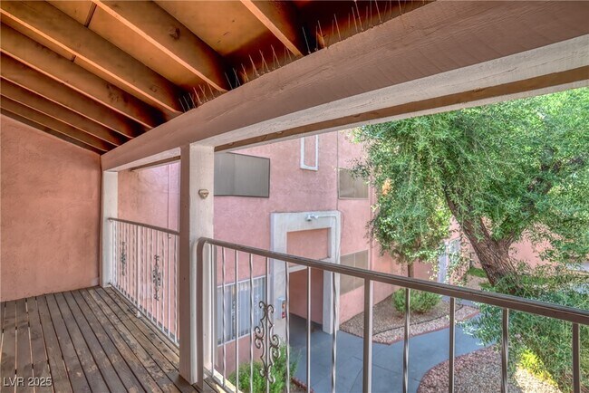 Building Photo - 2234 E Desert Inn Rd