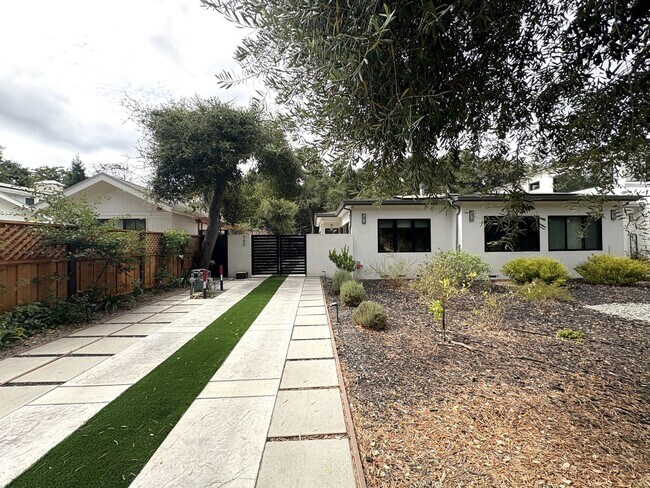 Building Photo - Bright, Modern & Beautiful – 3BR Home in M...