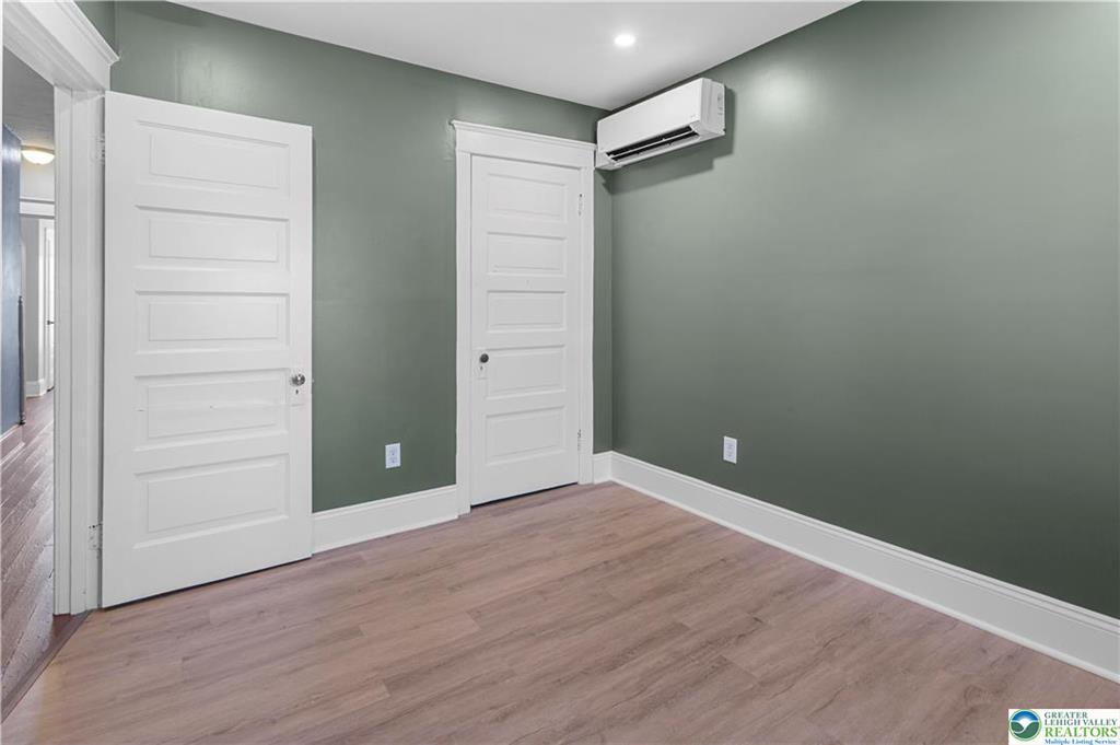 Building Photo - 413 Woodlawn Ave