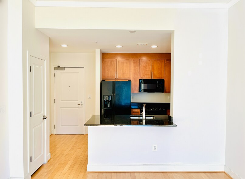 Building Photo - 4101 Albemarle St NW