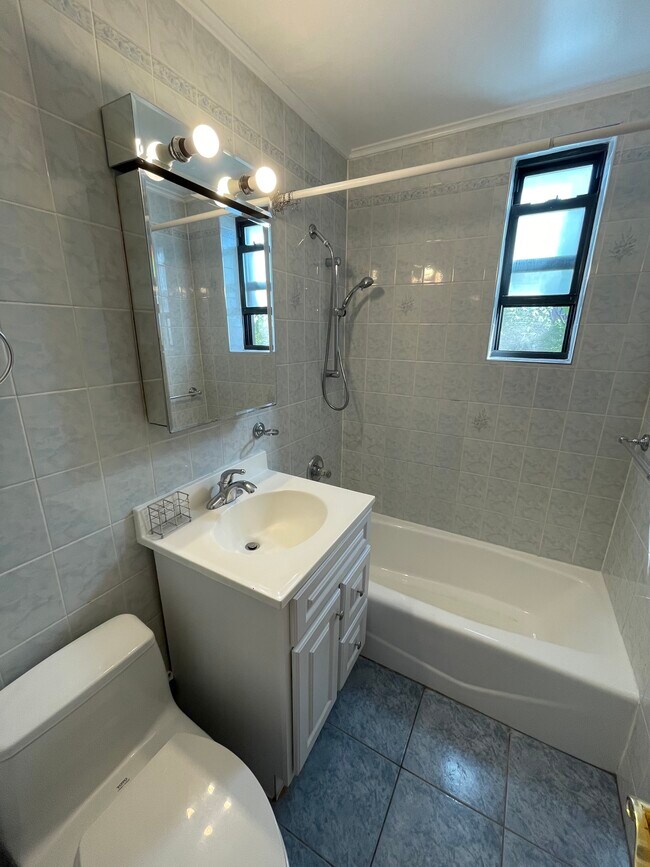 Bathroom view 3 - 67-30 Dartmouth St