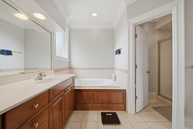 Building Photo - 4013 Lambs Creek Ct