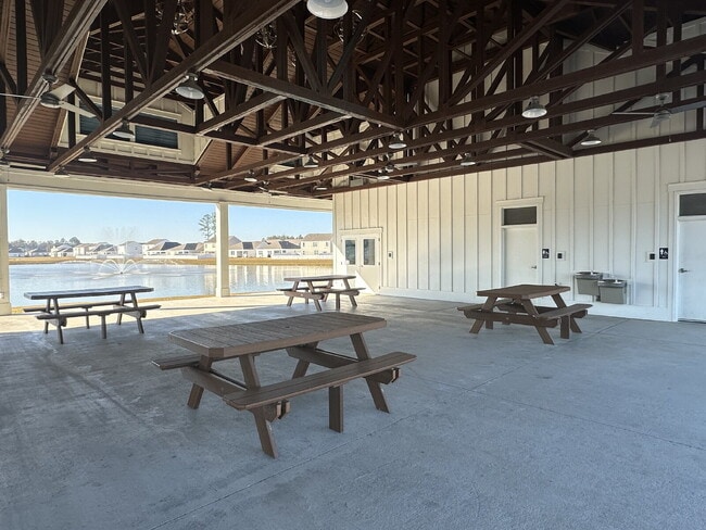 Building Photo - Three Bedroom Single Level Home in the Retreat at East Argent!