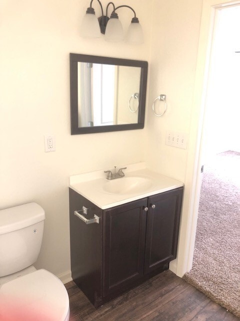 Building Photo - Cozy upstairs garage apartment