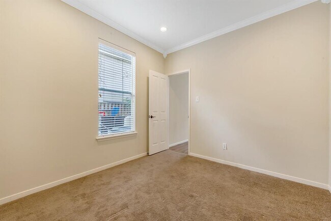 Building Photo - 27 Bethany Bend Dr
