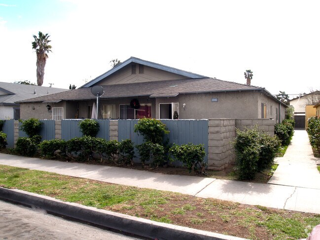 Primary Photo - Fourplex