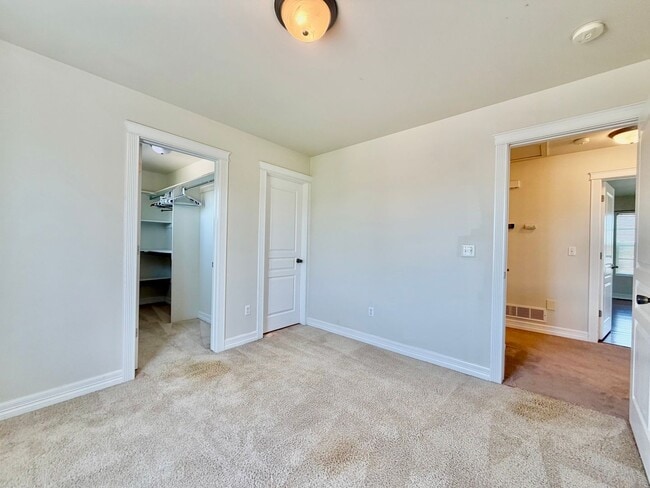Building Photo - 4608 Garnet Way