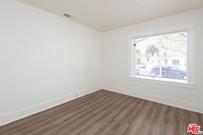 Building Photo - 2132 Cloverdale Ave