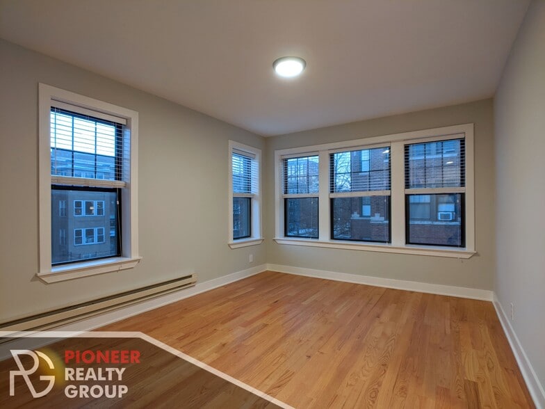 Building Photo - 4409 N Wolcott Ave