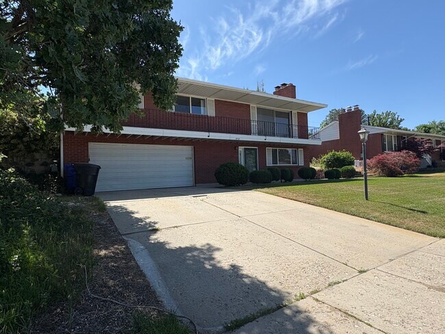 Building Photo - 1833 S Jeri Dr