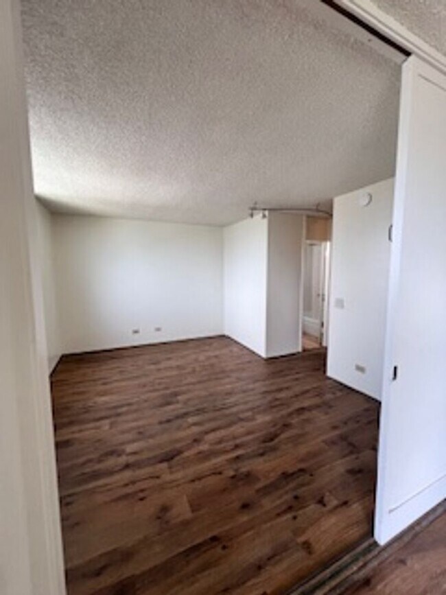Building Photo - 2-Bedroom, 2-Bath Condo for Rent at Surfview