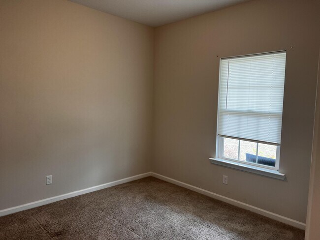Building Photo - 283 Summerhill Dr