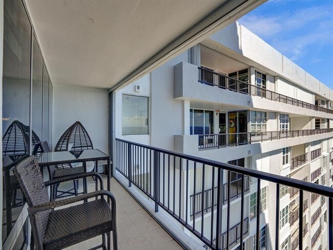 Building Photo - 4280 Galt Ocean Dr