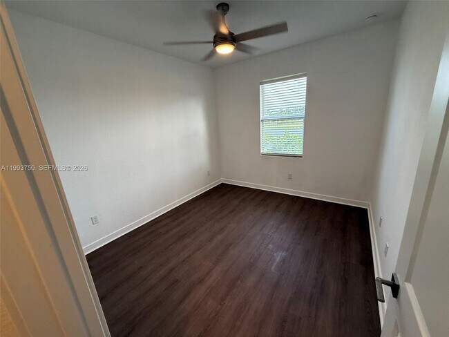 Building Photo - 8694 Via Mar Rosso