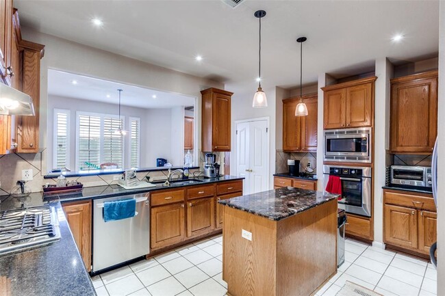 Building Photo - 9604 Crenata Cove