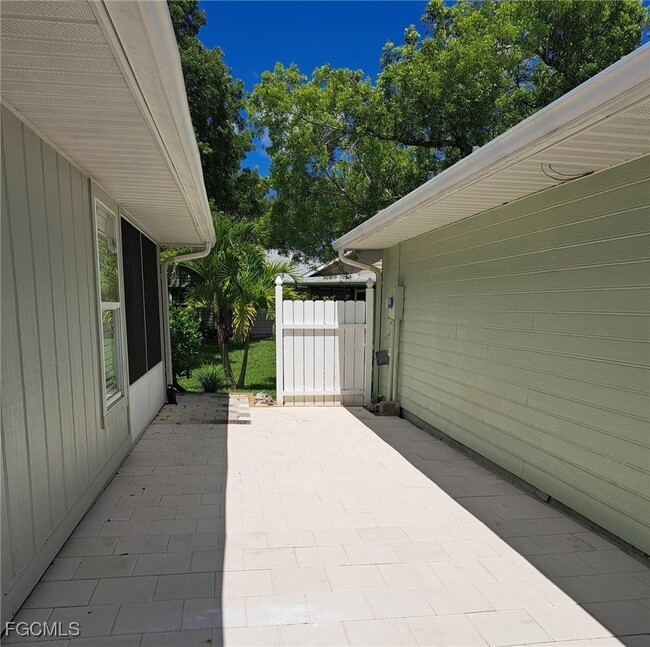 Building Photo - 14873 Crescent Cove Dr