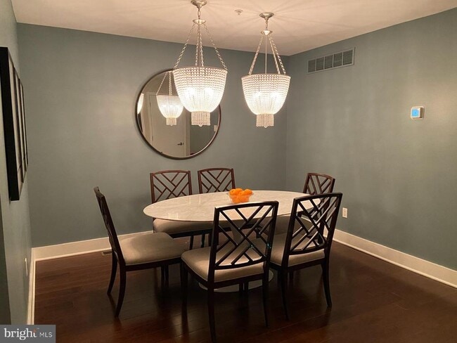 Building Photo - 805 Rosehill Dr