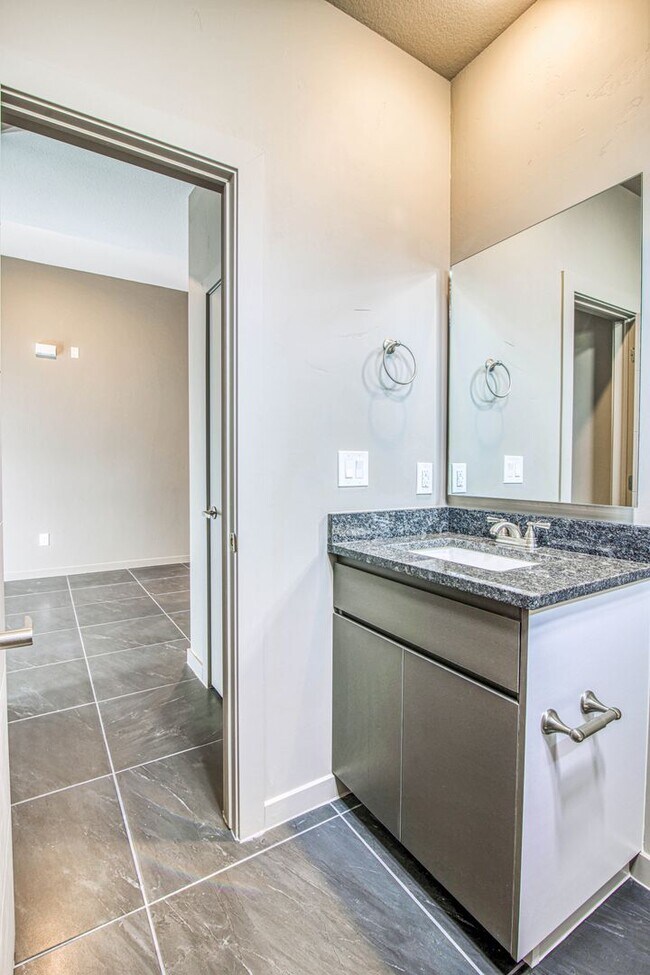 Building Photo - Beautiful East side House 4 bed-2.5 baths, part of The Overlook Casa Club that includes Swimming ...