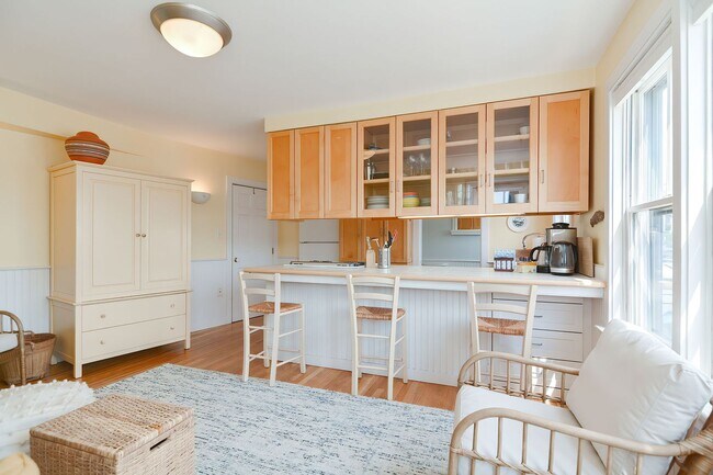 Building Photo - 37 Rocky Neck Ave